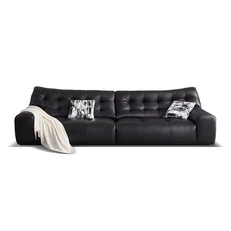 

The sofa leather is retro, and the living room is full of green leather sofa.