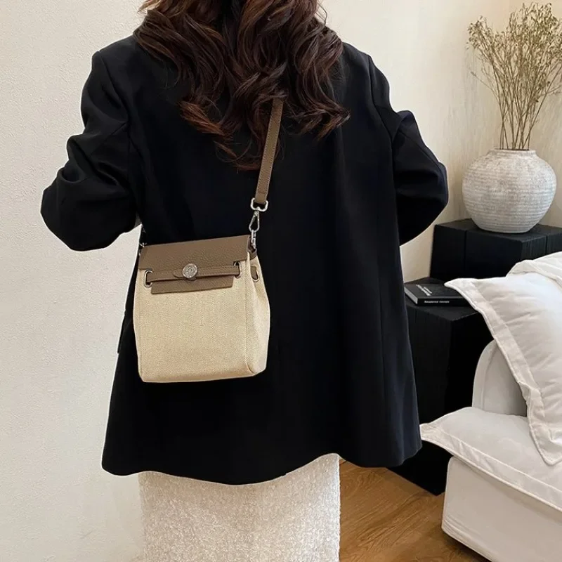 

2025 Women's New Trendy Small Square Color Blocking Crossbody Bag - Versatile Shoulder Phone Bag for Commute Shopping Essentials