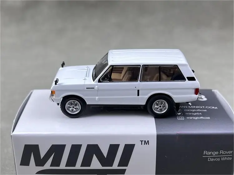 ของขวัญชุดจัดแสดงโมเดลรถยนต์คอลเลกชัน TSM MINI GT 1/64 minigt 658 Range Rover Davos โลหะผสมหล่อขึ้นรูปแบบขาว