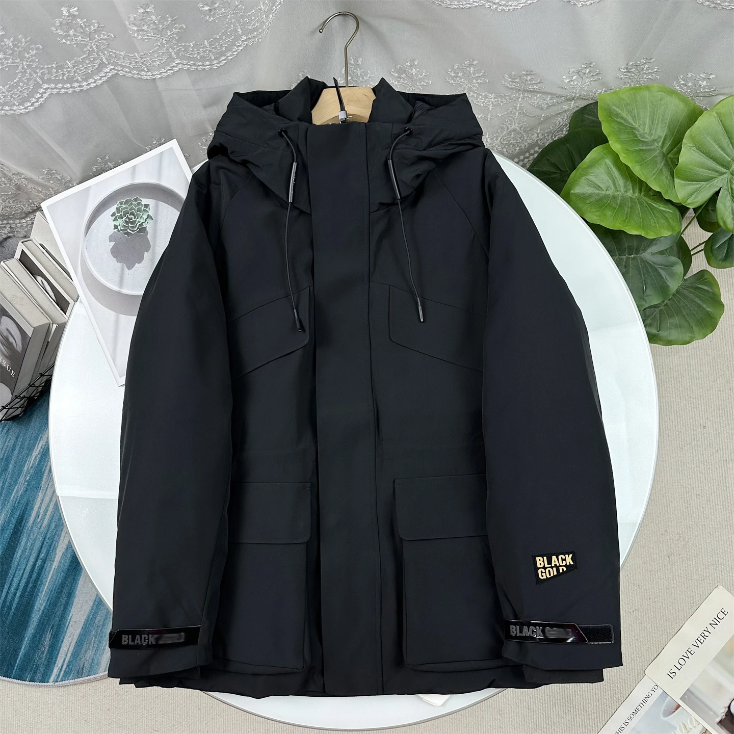 

Женская уличная пуховая куртка с капюшоном, черно-золотисто-белая, с наполнителем из гусиного пуха, теплосберегающая, ветрозащитная, водонепроницаемая, термоизоляционная, модный стиль для показов.