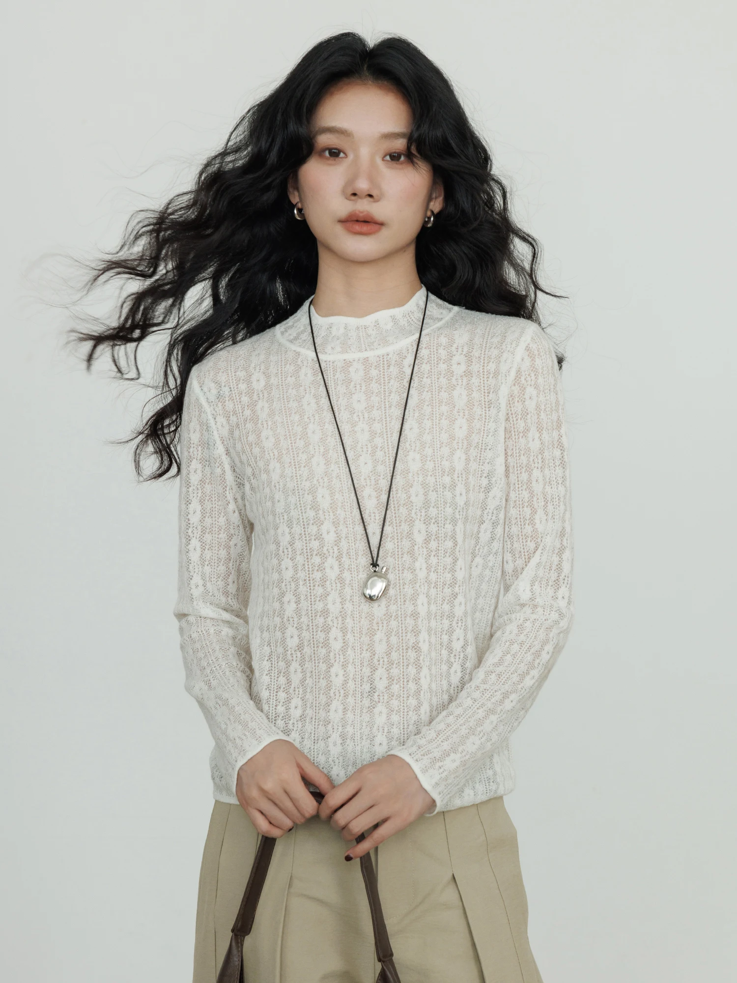 

Весенняя вязаная женская футболка с кружевным дизайном и высоким воротником, приталенная, с длинным рукавом, из смесовой шерсти, повседневная, модная