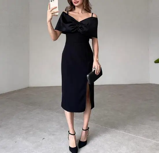 เดรสแขนกุดสีพื้นสำหรับผู้หญิงรุ่นใหม่ประจำฤดูร้อน ดีไซน์จีบคอวีสีพื้นเรียบหรู ช่วยกระชับเอวทรงเอไลน์