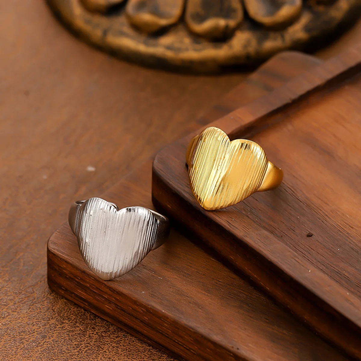 خاتم من الفولاذ المقاوم للصدأ مطلي بالذهب الفاخر الخفيف، معدن ثقيل مقاوم للماء وغير يتلاشى، مع حلقة إصبع قابلة للتعديل #1