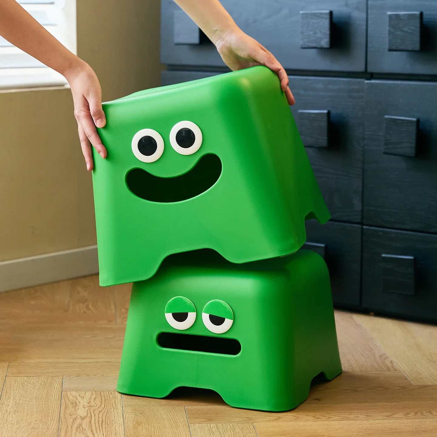 emo and smile low stool children's small stool household small bench baby shoe changing stool thickened plastic ottoman