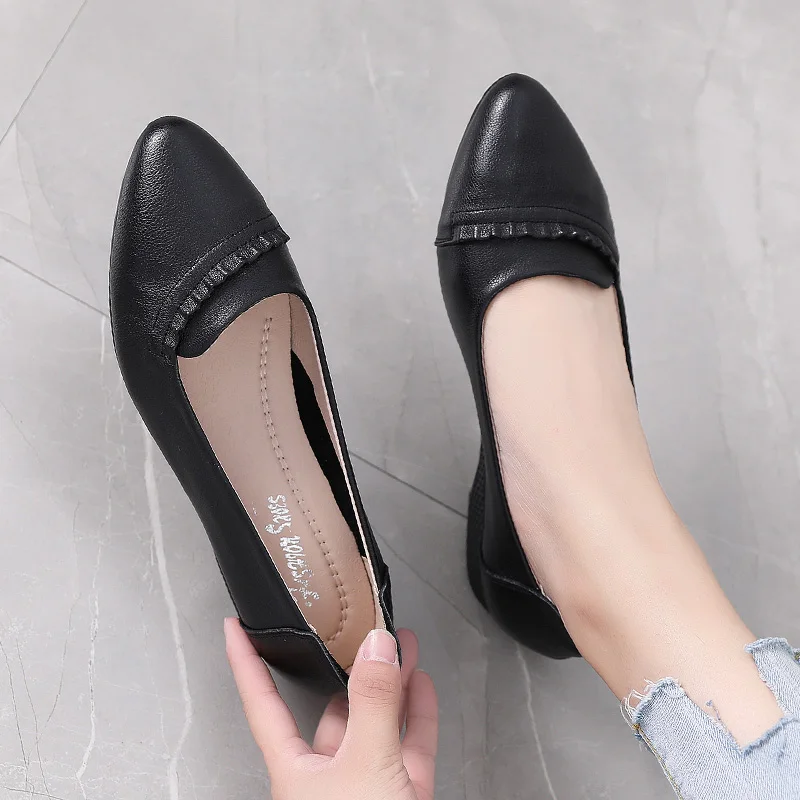 Women Shoes Casual Genuine Leather Spring 2024 New Soft-soled Lightweight Mother Shoes Large Size 35-43 Flat Shoes For Ladies