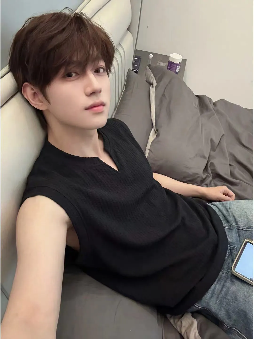 Ice Silk Texture V-Neck Sports Style Sweat Vest Men's Commuting Sleeveless T-Shirt Fitness Shoulder Pad Daily Wear Summer Casual