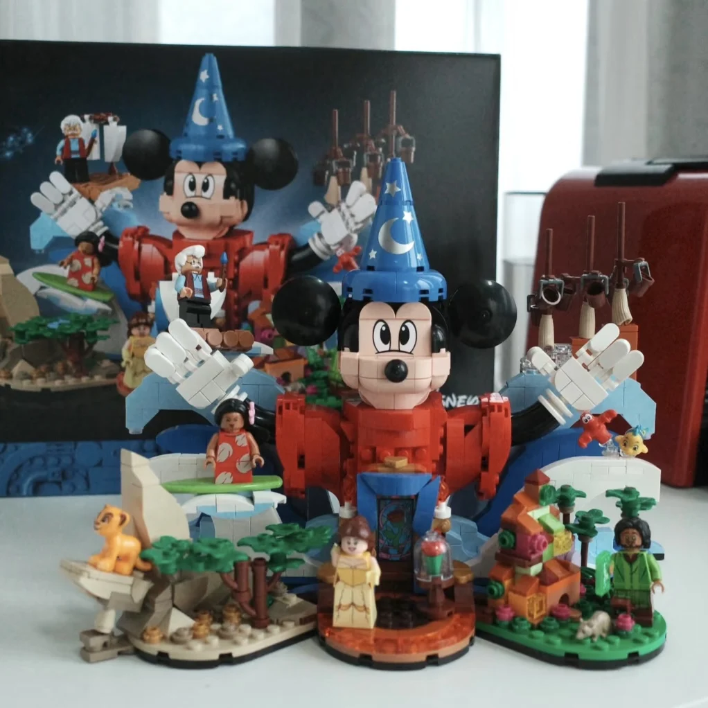 Miniso Fit 21352 Magic Of Disney Building Blocks Bircks Display Model Kit For AdultsToys For Kids Christmas Birthday Gifts