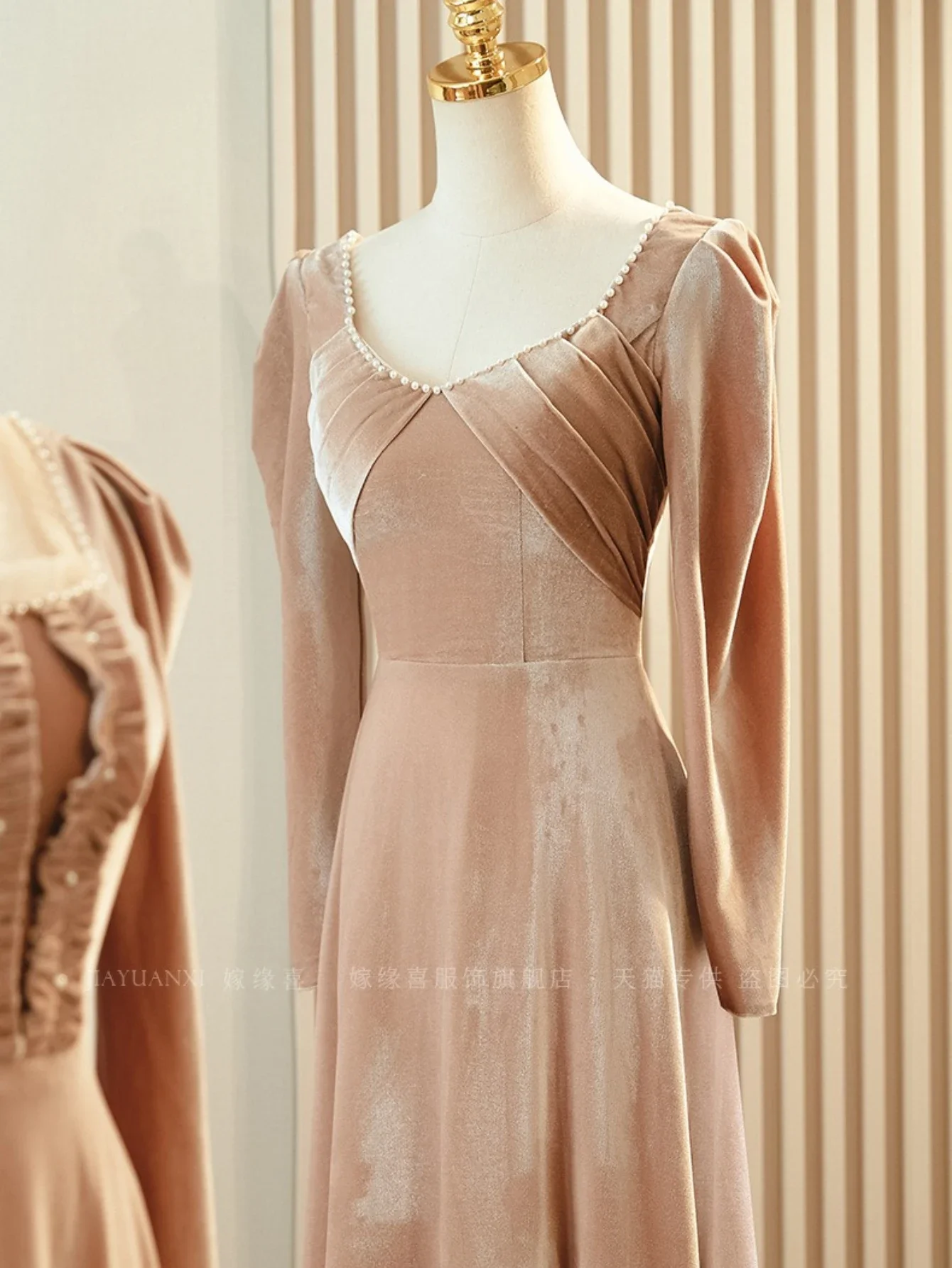 Elegant V-Neck Satin Bridesmaid Dresses Long Sleeves A-Line Evening Party Cocktail Gown Bride Maid Dress Maid of Honor Dress