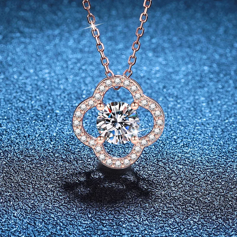 

S925 Silver Rose Gold Plated 1CT D Color Moissanite Hollow Four-Leaf Clover Pendant Necklace, Exquisite Jewelry.