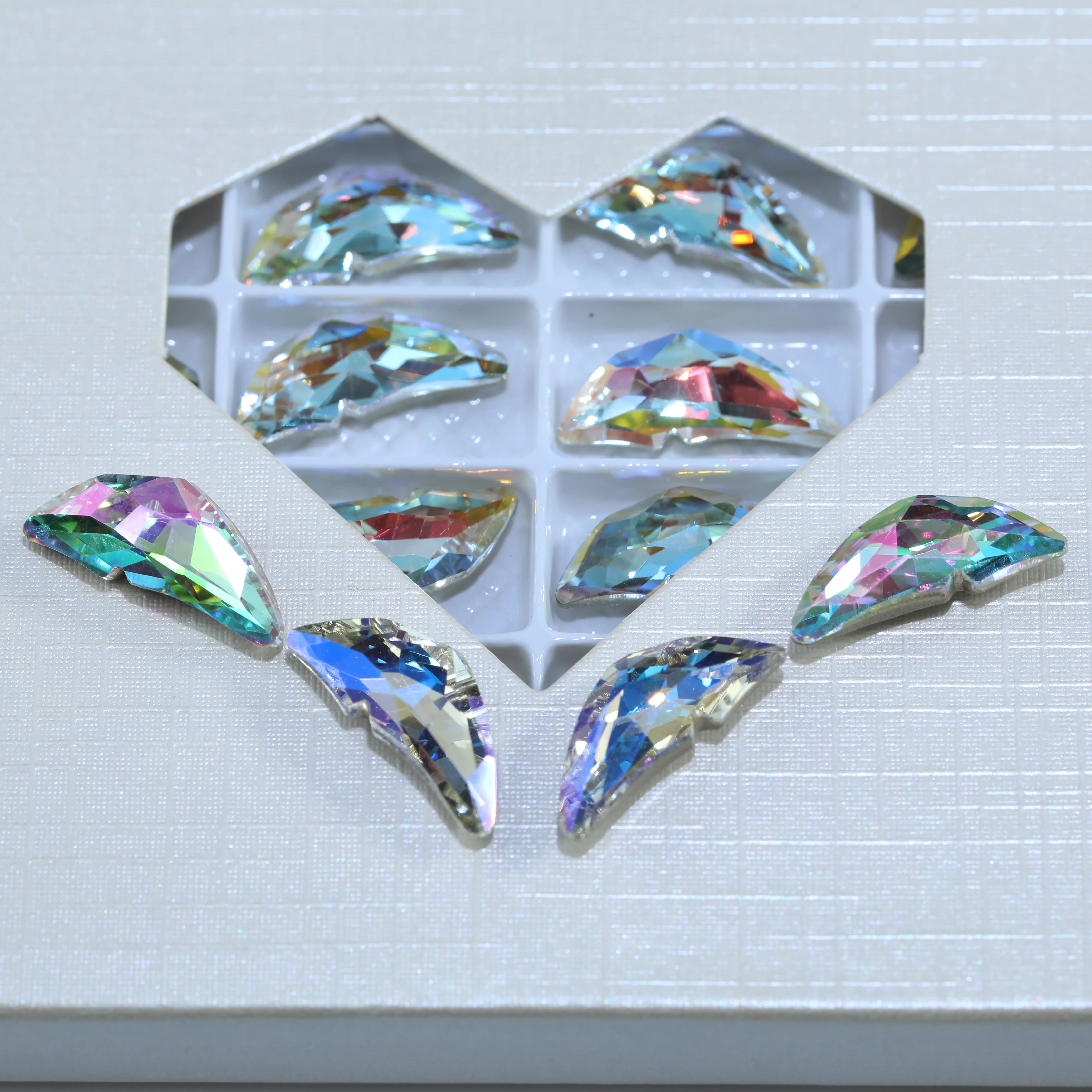 DV4082 Schmetterlingsflügel Point-Back-Krallen-Strasssteine Glänzende Kristalle für DIY Haarschmuck, Nagelkunst, Taschen, Schuhe, Hochzeitskleider, Kleidung – Detail 5