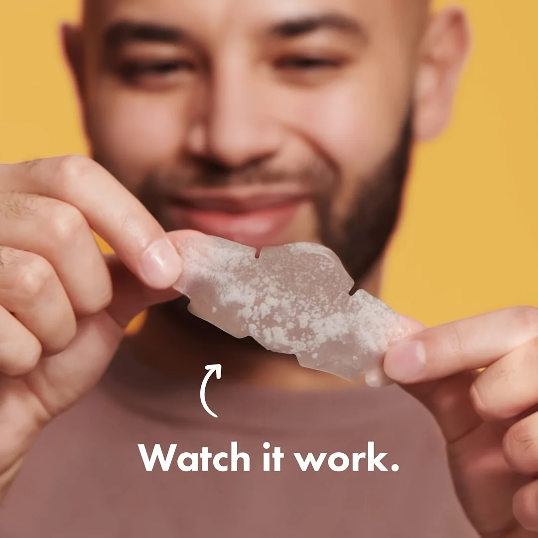 Use 30 pieces of hydrocolloid nose strips to remove black and white heads and clean your nose