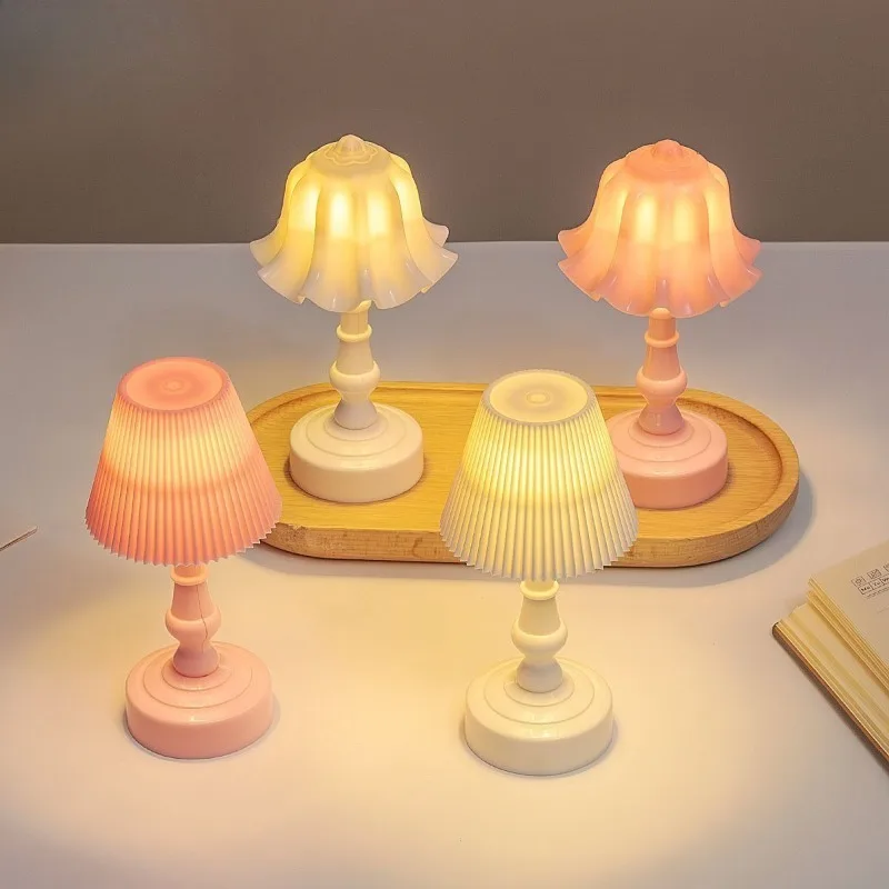 14cm Mini LED Pleated Lamp Toy, Lily Night Light Ornament, Bedside Table Lamp, Dollhouse Accessory, Cute Mood Light, Glowing Toy