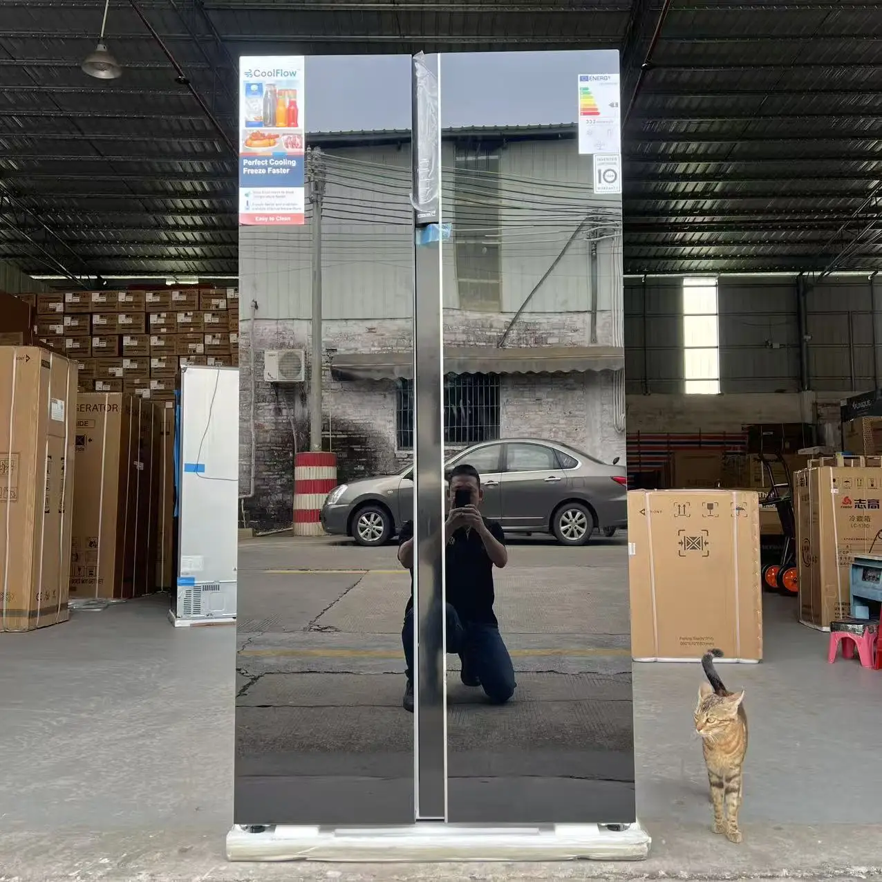 

Двухдверный холодильник Side-by-Side 693 л, большой объем, черная стеклянная дверь, вентиляторное охлаждение, полная система No Frost, инверторный компрессор, стандарт ЕС