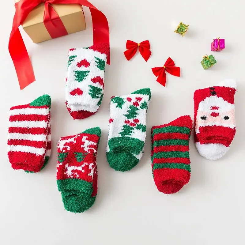 Calcetines de suelo de lana Coral calcetín de Navidad mujeres Otoño Invierno mantener caliente dormir en casa espesar algodón parejas lindos calcetines de nieve de dibujos animados