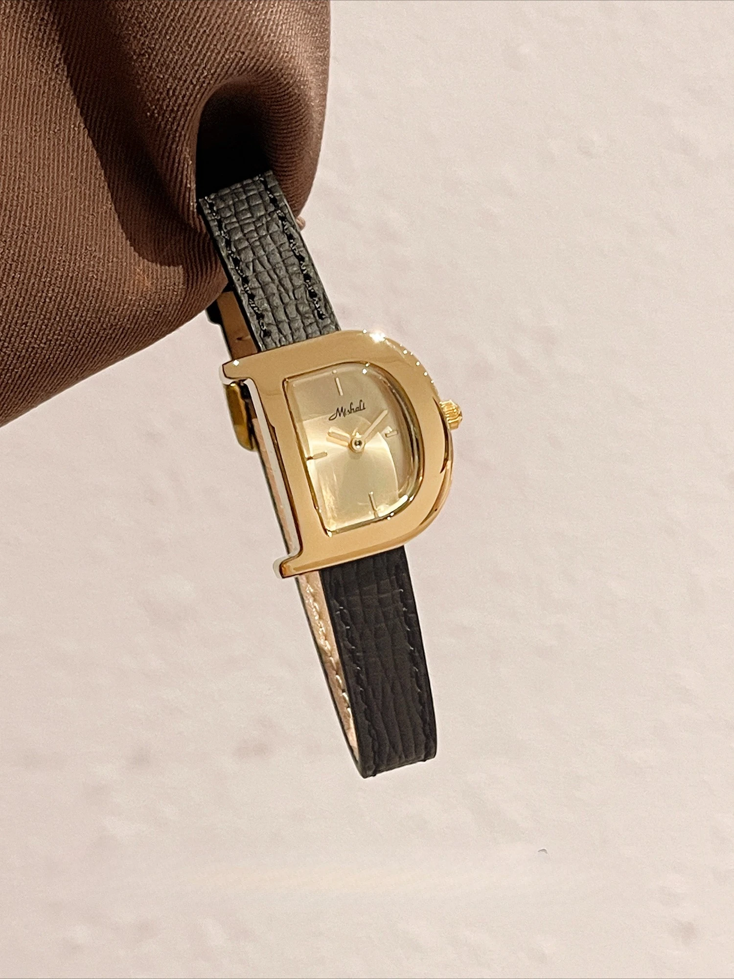 

Women's watch with minimalist design, high-end and simple, exquisite leather strap, quartz watch, women's accessory.
