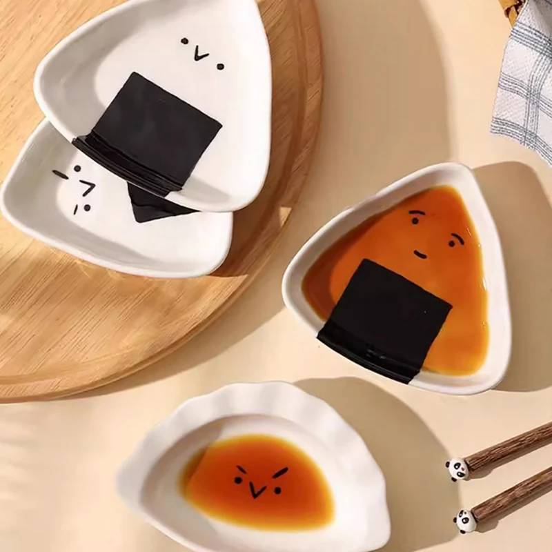 Lovely Sesame Dots Ceramic Disc Triangle Rice Ball Flavor Dish Simplicity Household Creative Hot Pot Dipping Dish Vinegar Disc