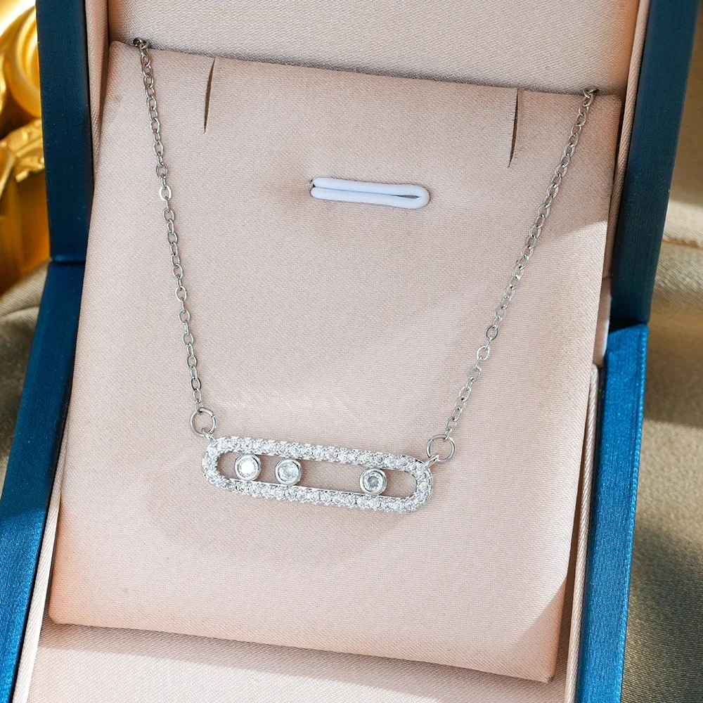 La collana in acciaio al titanio con graffetta in zirconio exude un fascino di lusso leggero, di fascia alta e semplicità