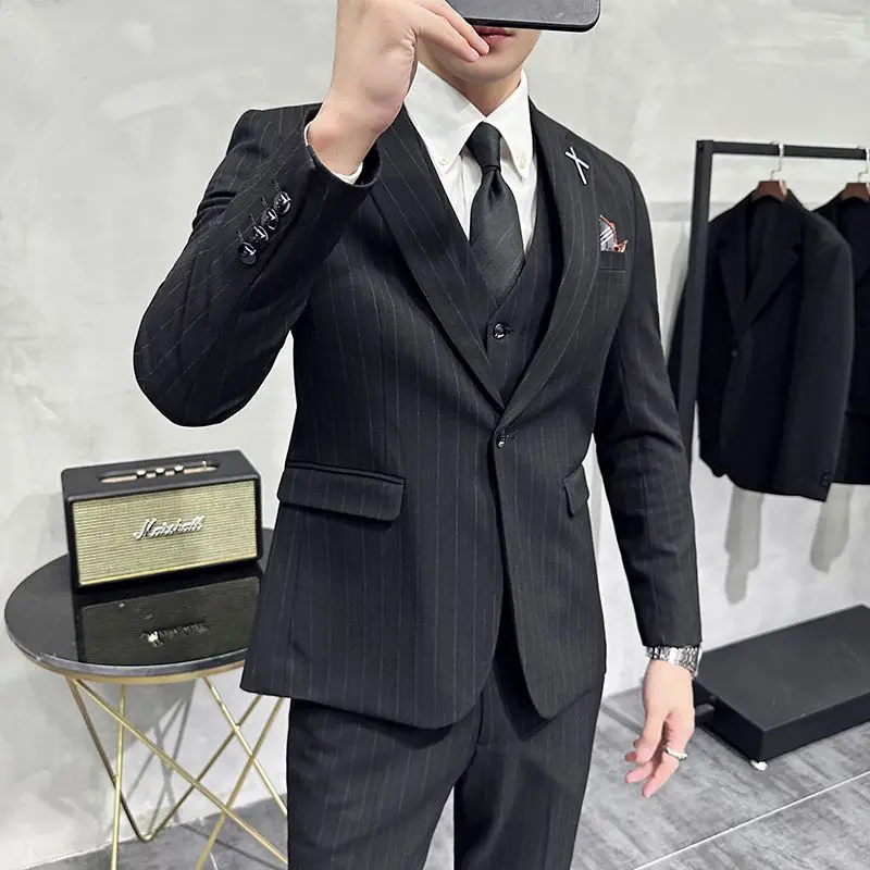 

Luxury 2 Piece Suit Men's Slim Fit Tuxedo with Jewelry Decoration One Button Groom Wedding Dinner Prom Fashion
