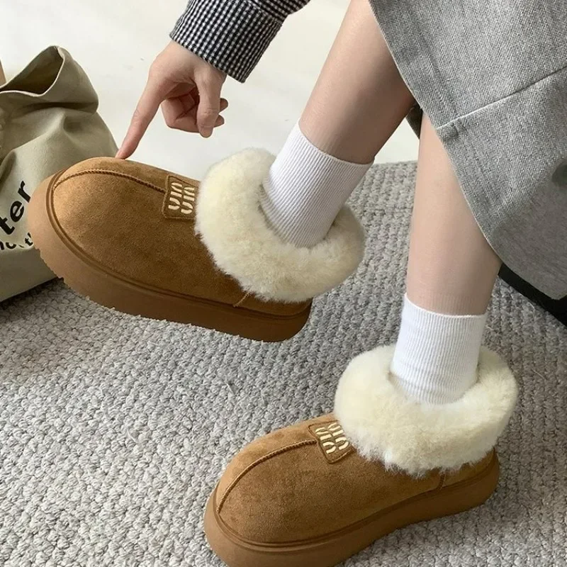 

2024, новые меховые сапоги для женщин, зимние сапоги из овчины, замшевые кожаные ботильоны для женщин, домашние тапочки, домашняя теплая меховая обувь