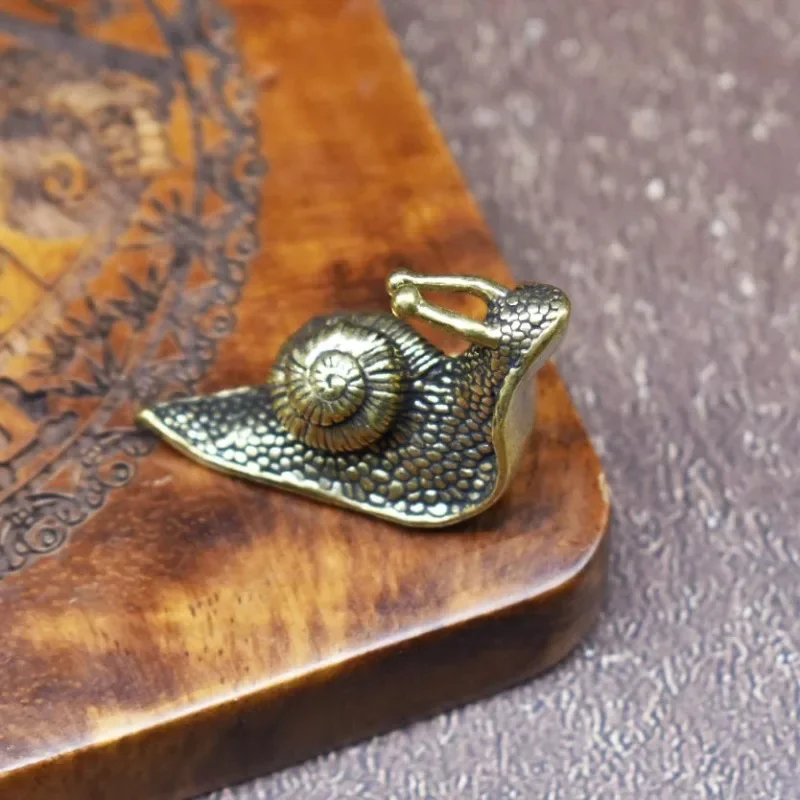Brass Snail Figurine Retro Metal Mini Snail Statue Sculpture Desktop Ornament Tabletop Decor Collectible Gift