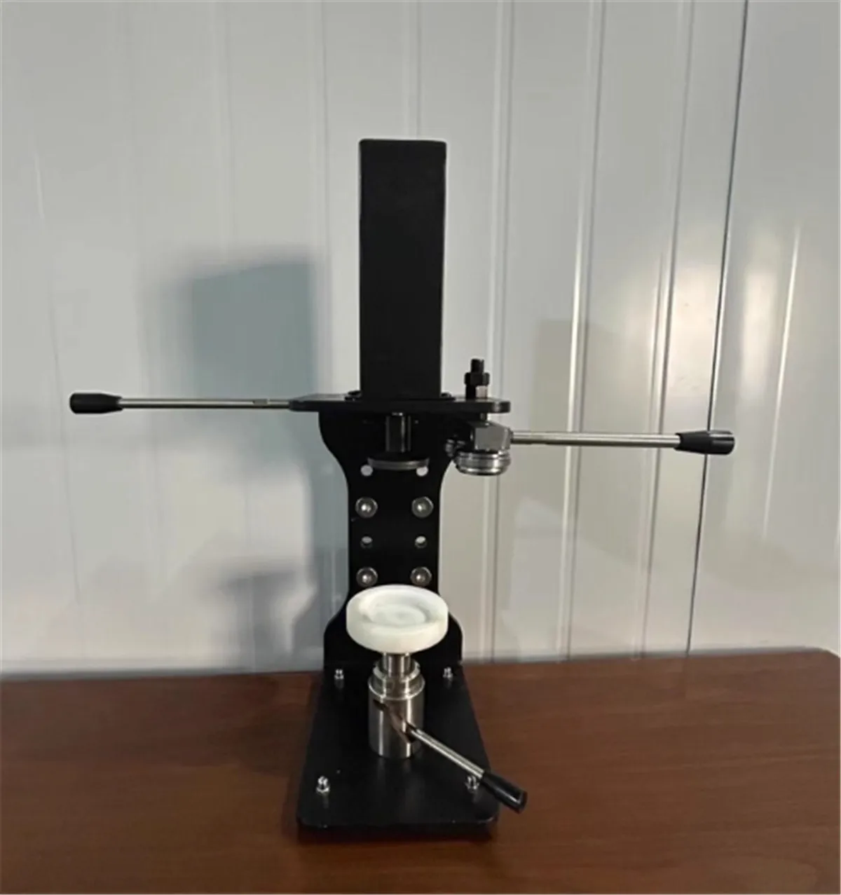 Packing Capping Machine Manual Can Sealing Machine Plastic Bottles Aluminum Cans Sealer Smaller Than 17 cm