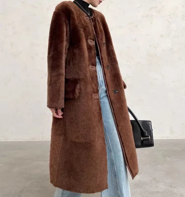 Genuine Leather Long Coat with Minimalist Urban Silhouette and Fur Integrated Fur Coat