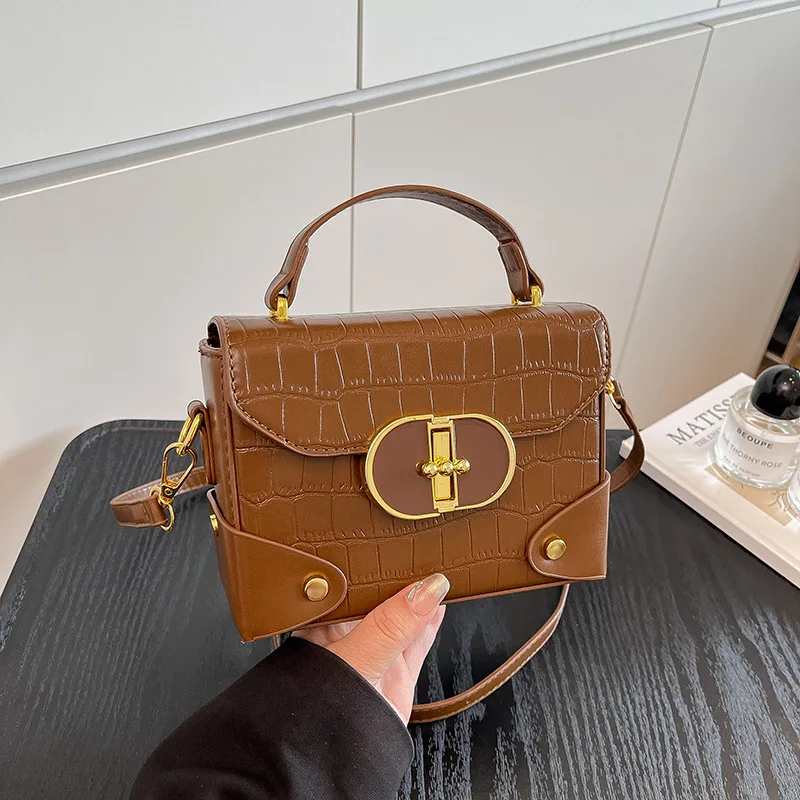 

Квадратная сумка с каменным узором 2025 года, нишевая женская сумка с верхней ручкой, текстурированная сумка через плечо, универсальная минималистичная пригородная сумка