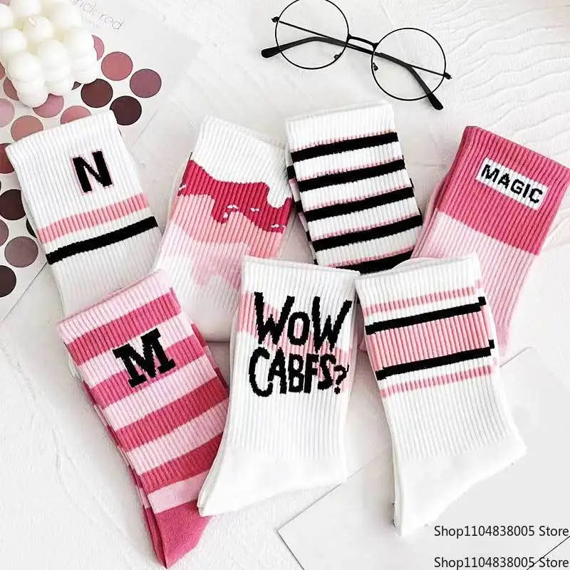 

4 пары новых женских спортивных носков, розовые забавные носки в консервативном стиле Y2K, полосатые носки для девочек, белые забавные носки с принтом Harajuku