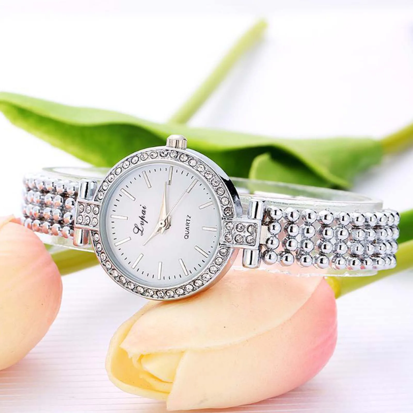 1pc Women\'s Quartz Bracelet Watch Diamond Stainless Steel Casual Dress Lady Wrist Watches Silver