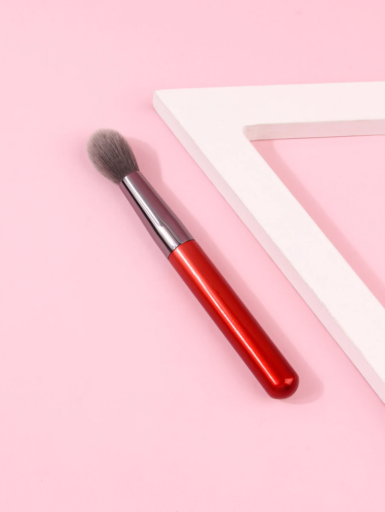 Multifunctional Makeup Brush,Creates Flawless Makeup Finish, Ideal for Blush, Highlighter and Loose Powder Application