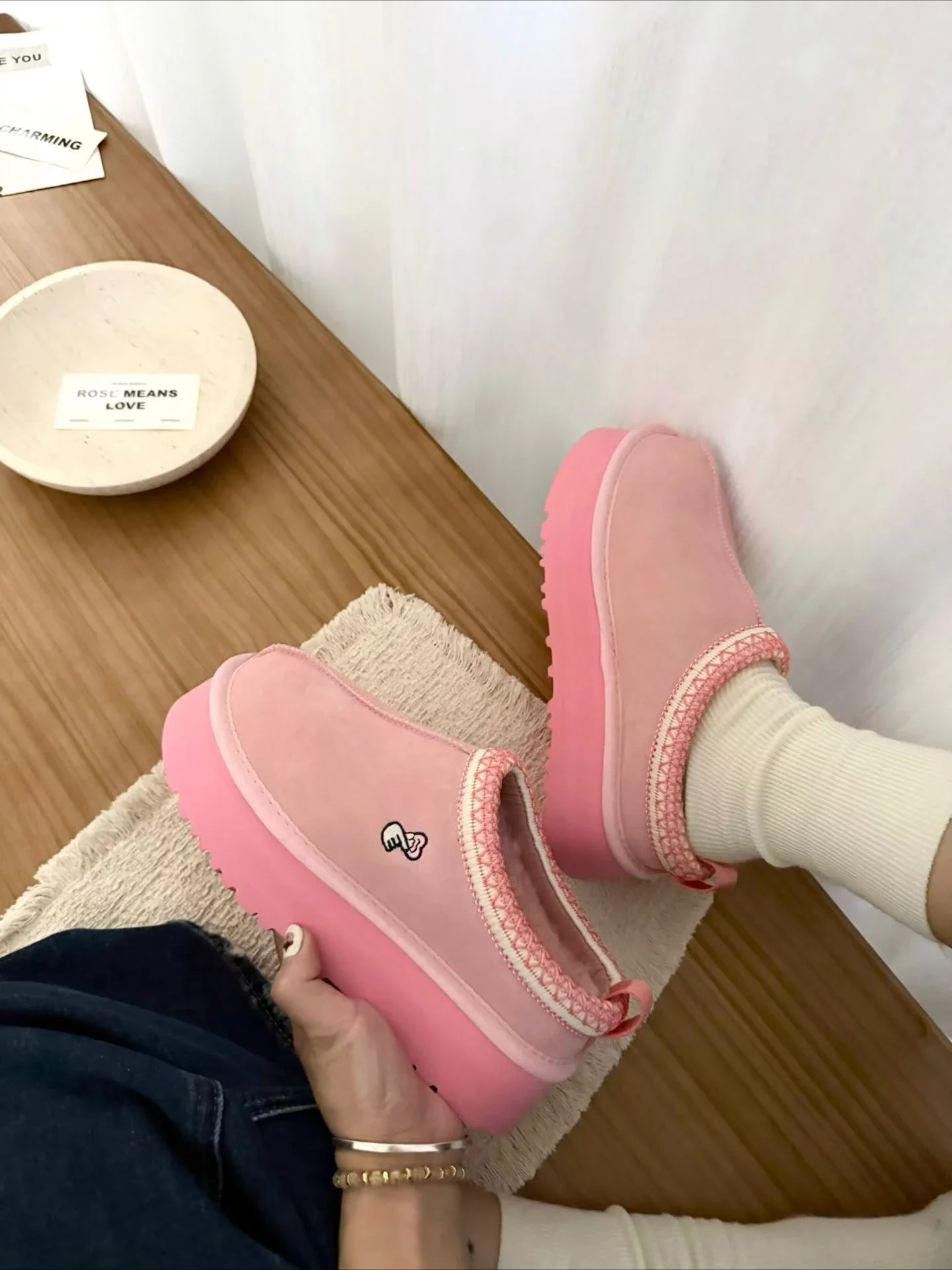 

2025 Designer's New Fur Integrated Thick-soled Heightening One-pedal Lazy Shoes Valentine's Day Limited Embroidery Snow Boots