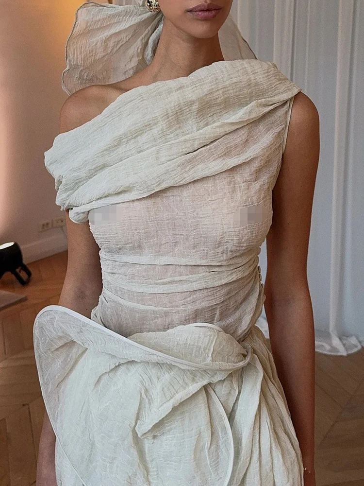 بلوزة نسائية ذات ثنيات بدون حمالات عالية الشارع نحيفة مائة ملابس علوية نسائية لصيف 2025 جديد