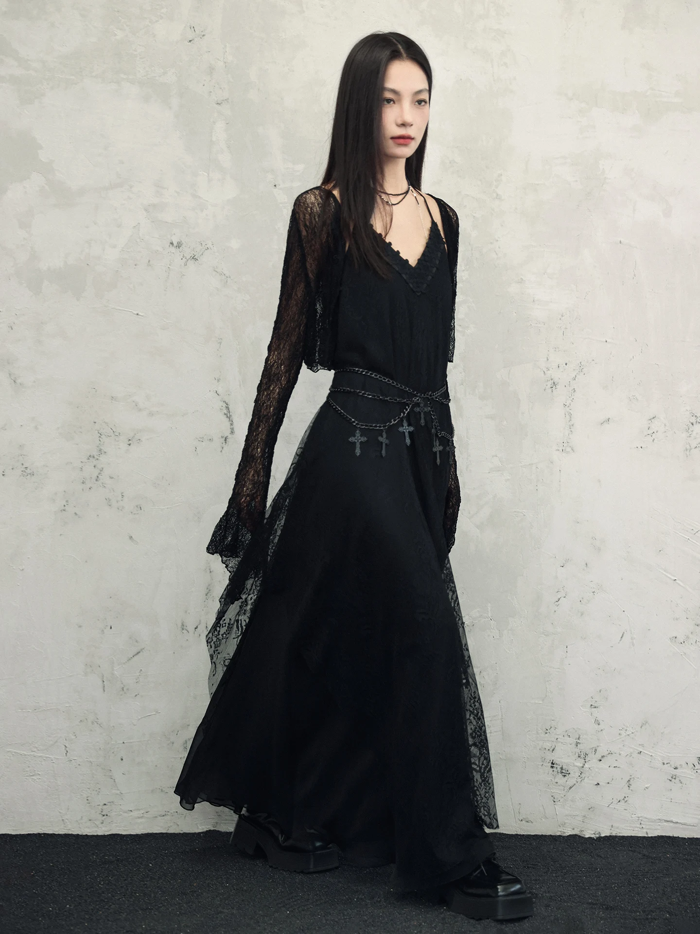 

Темная кружевная короткая рубашка-топ в женском стиле, весенняя коллекция, с асимметричными рукавами-колокол, с завышенной талией, из полиэстера, с длинными рукавами