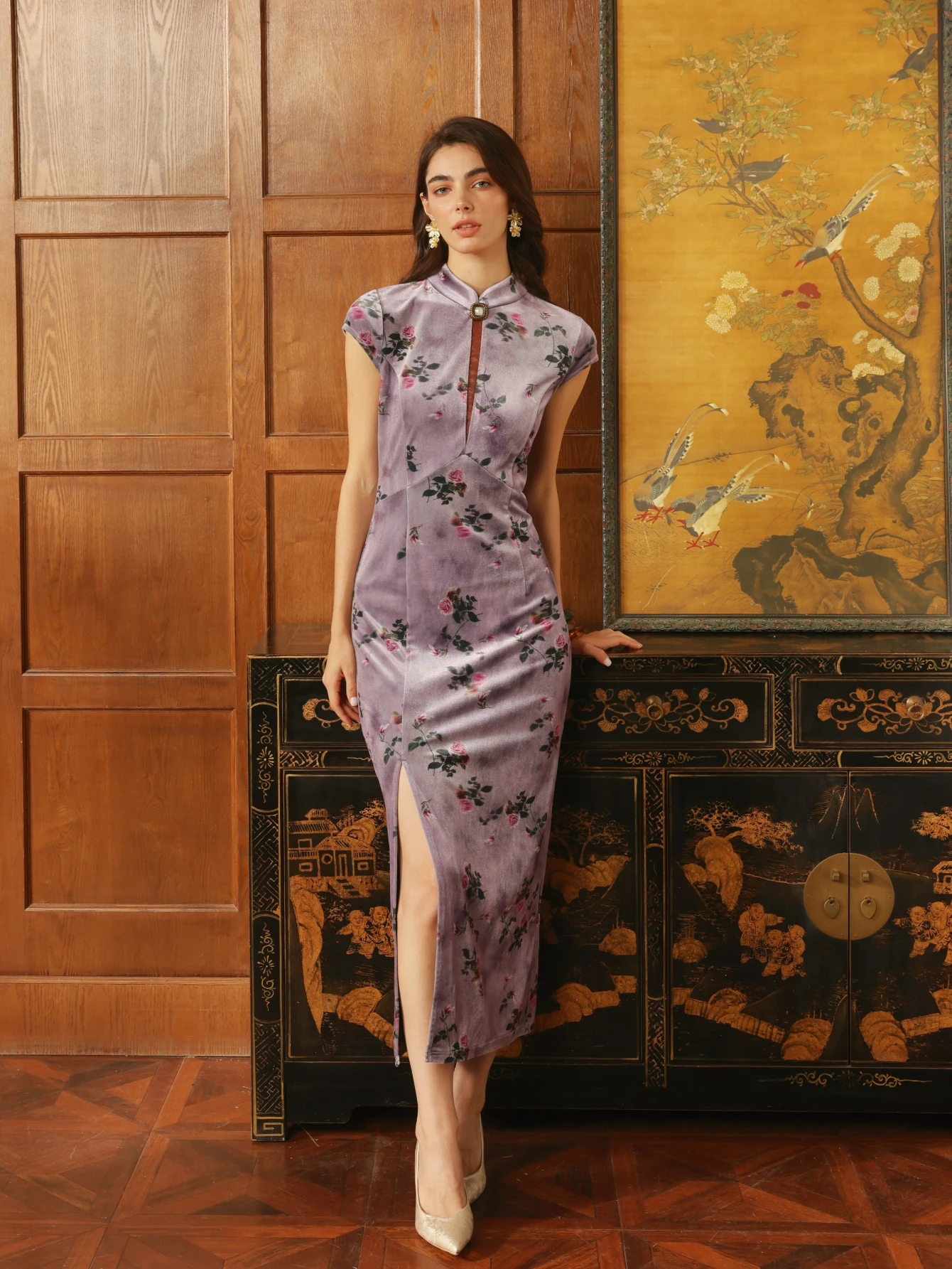 

Длинное бархатное платье-ципао с капюшоном, высоким разрезом и улучшенным традиционным китайским цветочным принтом для повседневной носки