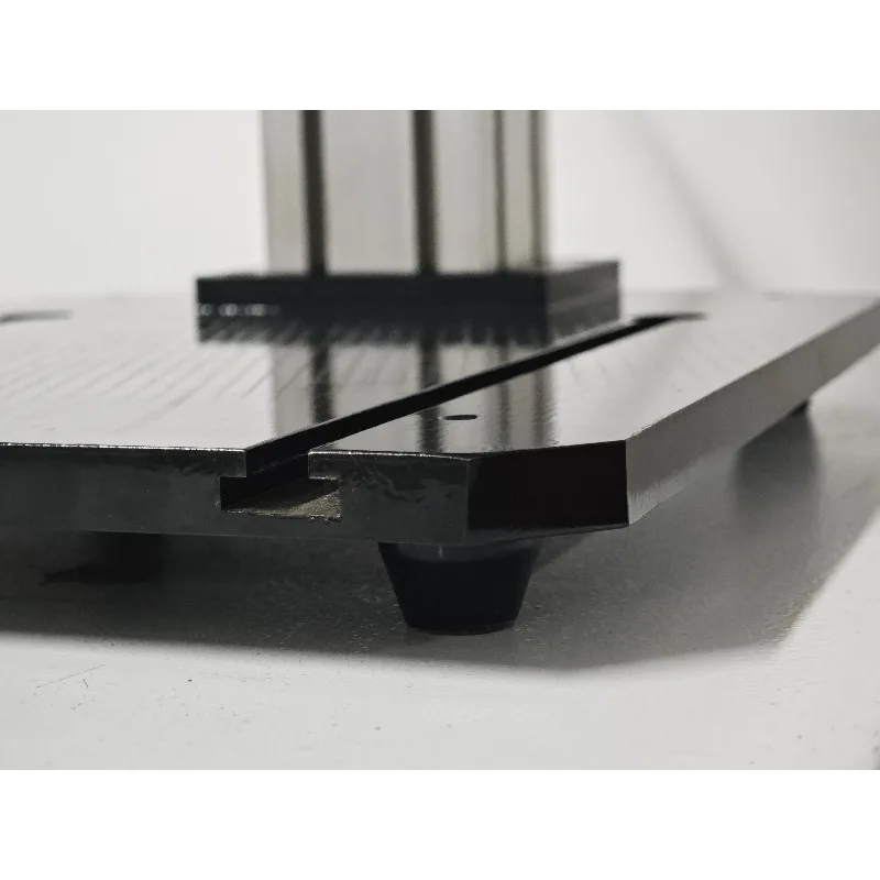 Macchina per marcatura a punti metallici da tavolo di precisione, 150x100 mm