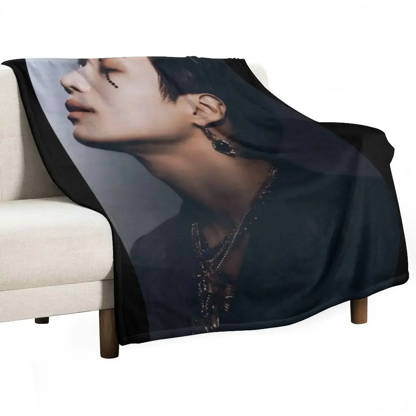 

SHINEE TAEMIN Throw Blanket Loose Camping Thins Blankets