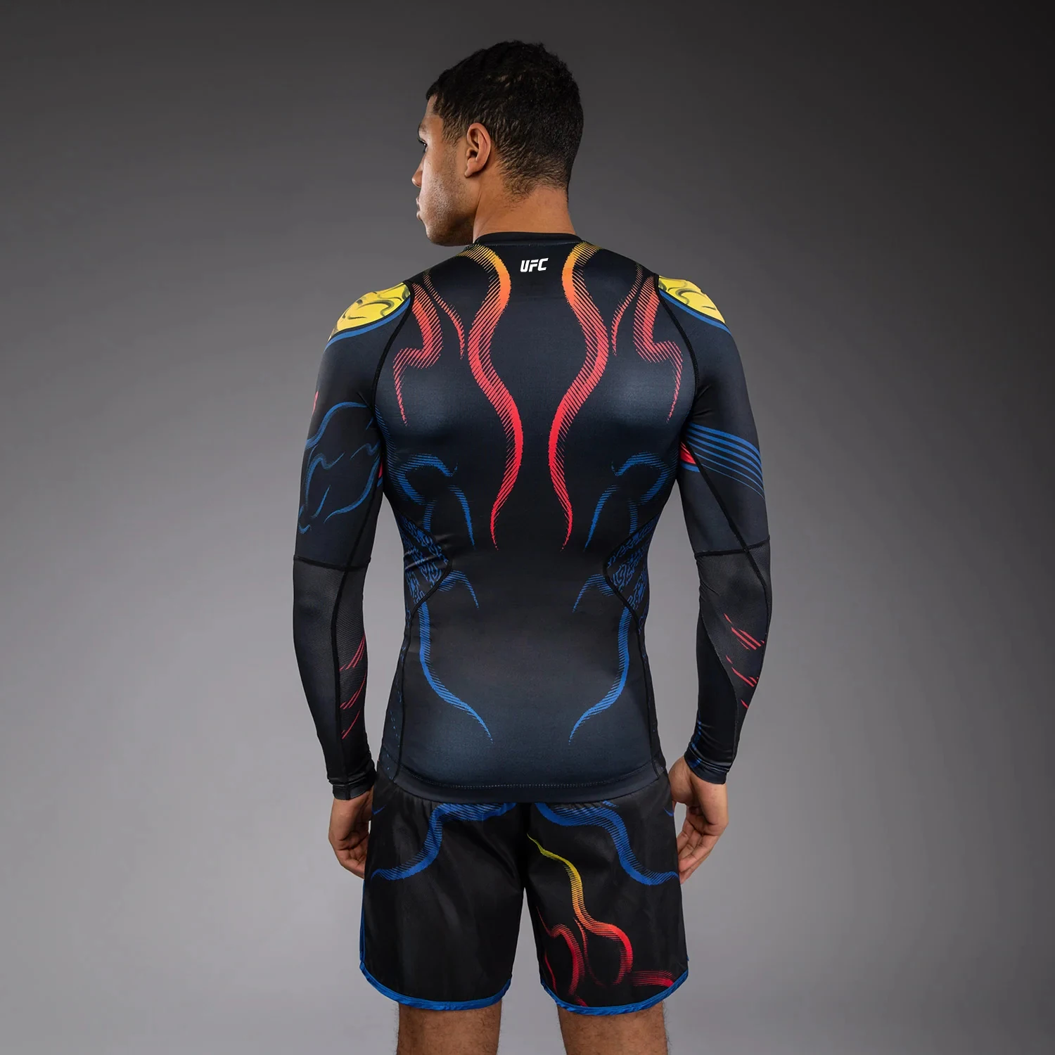 2026 جديد UFC القتال ليلة الملاكمة قميص طويل الأكمام الرجال والنساء MMA القتال السراويل المتضخم تنفس اللياقة البدنية Jujutsu جيرسي