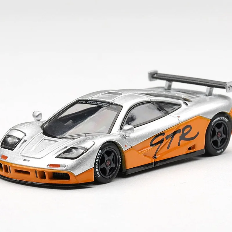 MINI GT 1:64 McLaren F1 GTR 1995 Cast Iron Simulation Alloy Car Model, a gift toy for friends, an adult collection piece.
