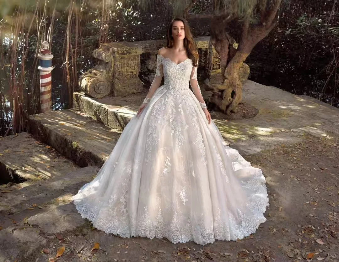

Vintage Lace Wedding Dresses Country A Line Long Sleeves Bridal Gowns Custom Made Backless Sweep Train Robes