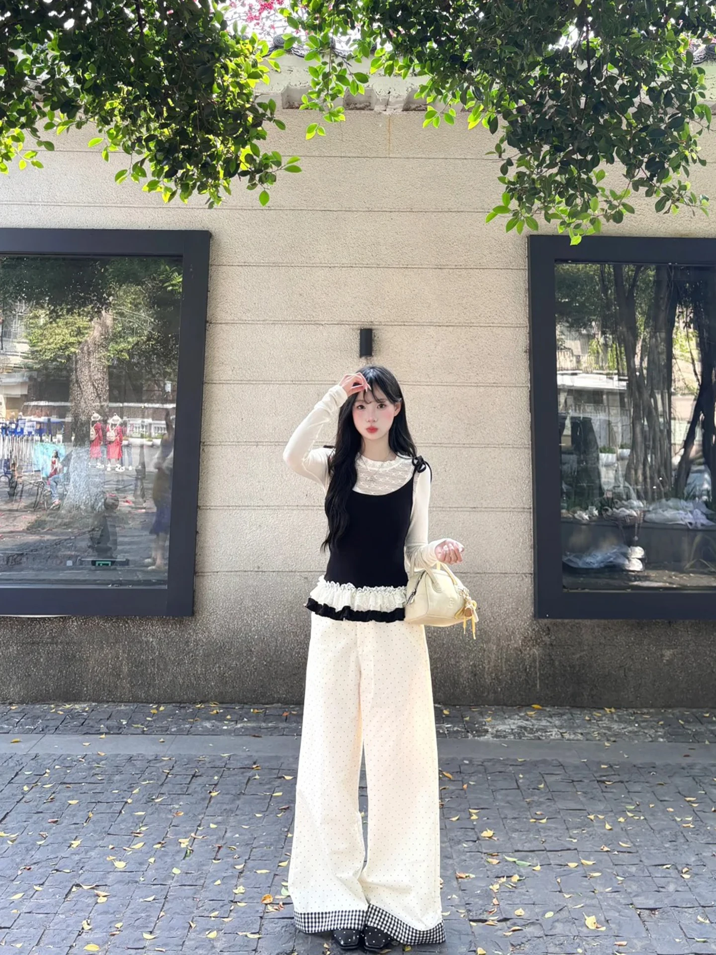 

Ретро-комплект с цветочным принтом: кружевной топ и брюки с широкими штанинами. Женский летний наряд. Выбирайте официальный, дышащий, модный комплект с круглым вырезом.