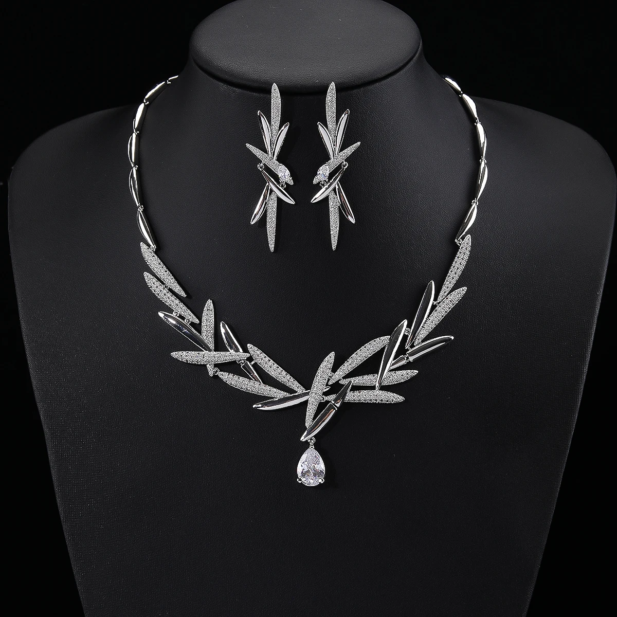 Shiny Cubic Zirconia Bridal Earring Necklace Heavy Dinner Set Wedding Wedding Dress Accessories CN11013