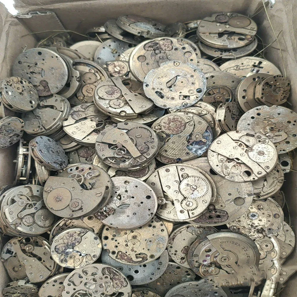 Scrapped mechanical watch movement made of steampunk material Domestic scrapped movement, randomly shipped