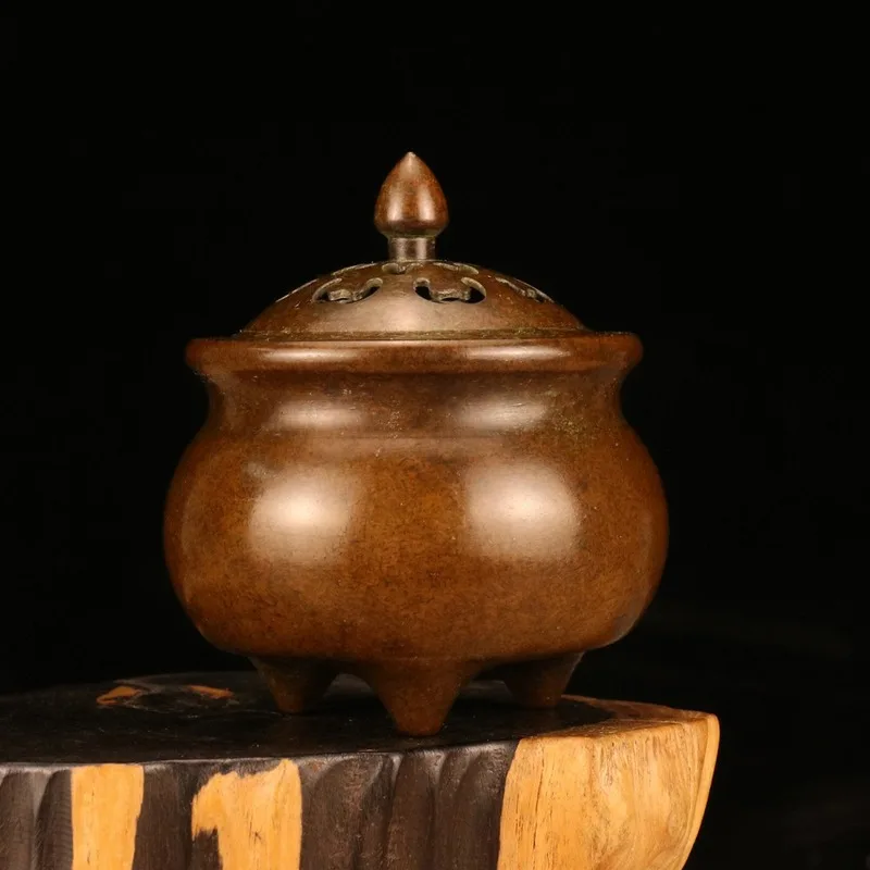 Antique bronze three-legged petal incense burner, a decorative piece for home use, suitable for living rooms, with a retro desig