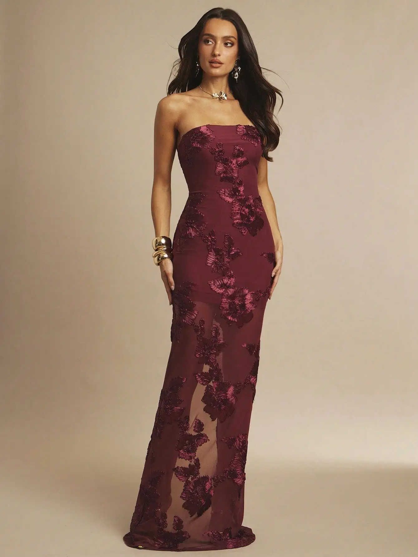 

Бордовое вечернее платье макси без бретелек с 3D цветочной вышивкой для торжественных мероприятий