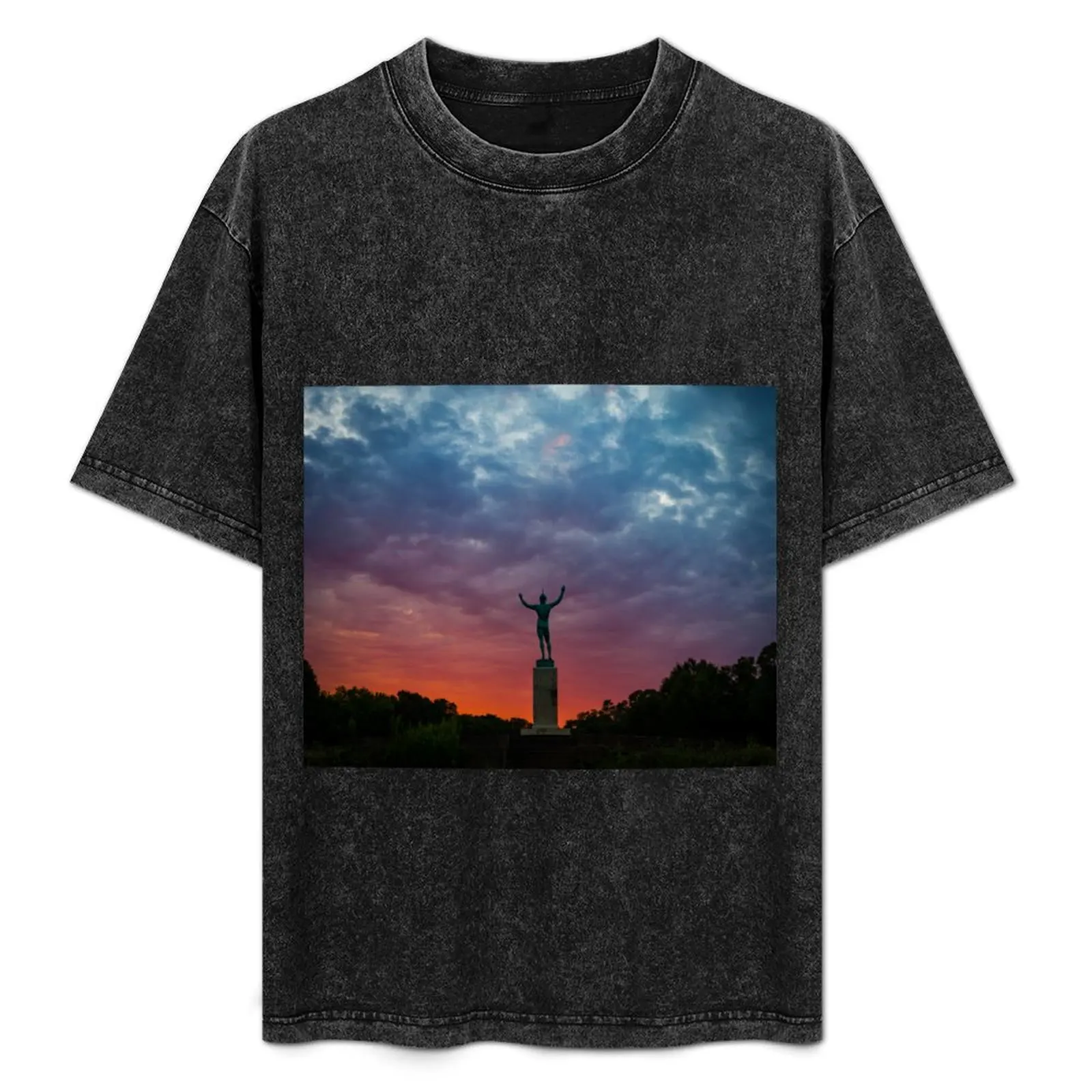 Sunsinger ao Nascer do Sol por Blue In Green Photography em Monticello, Illinois. Camiseta Confortável para Uso Diário