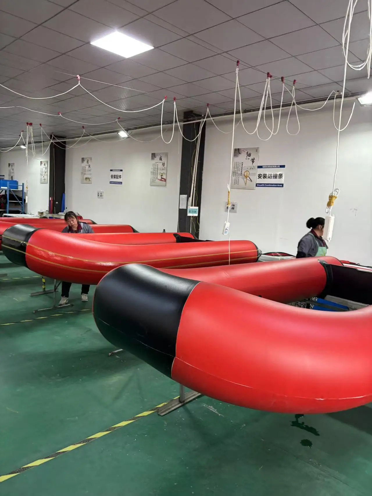 【Mais vendido】 Barco inflable de China MSA 4,2 m con tira de aluminio, material de casco de lona de PVC para suelo