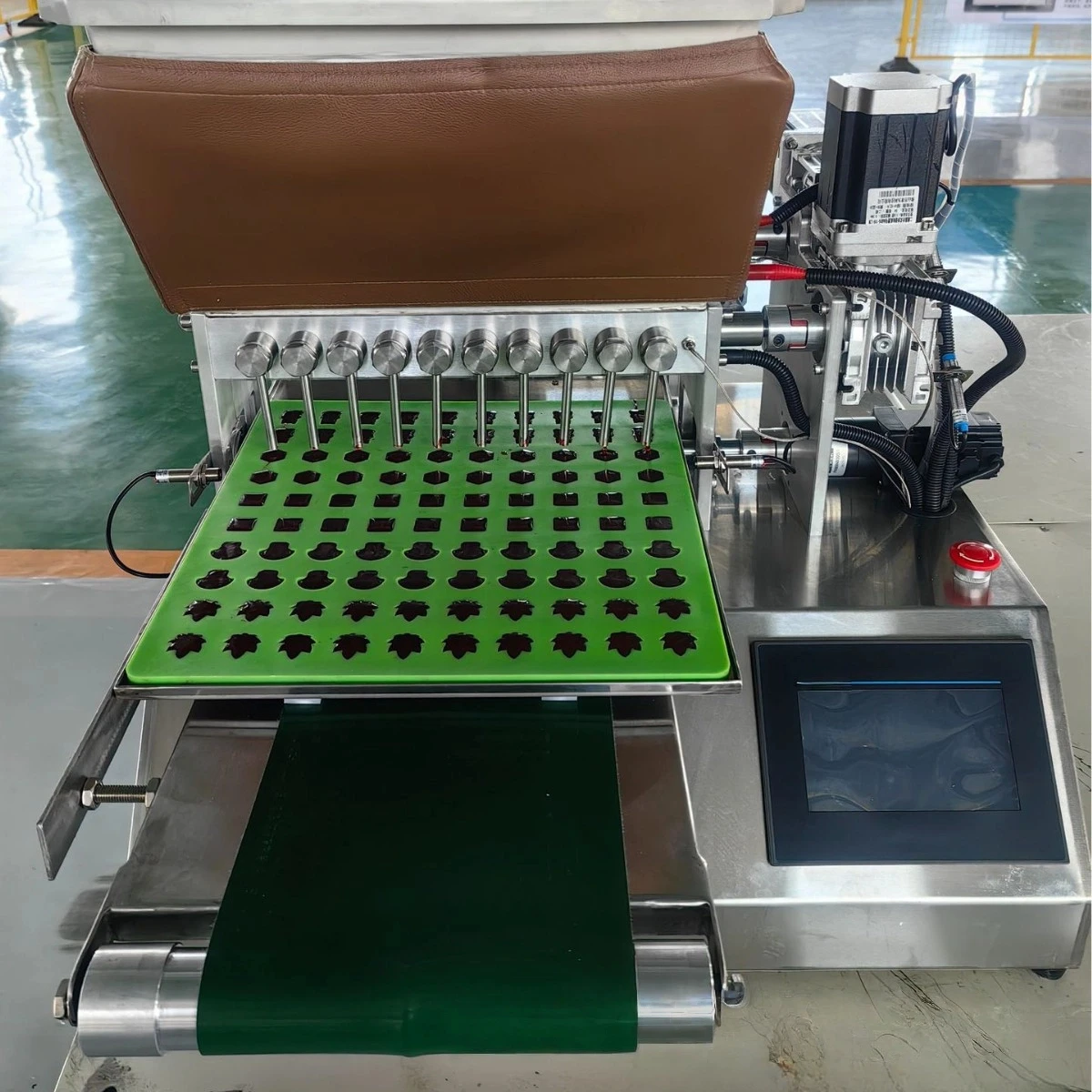 Candy equipment for precise fudge candy dumping - small fudge candy storage, suitable for tabletop and laboratory use