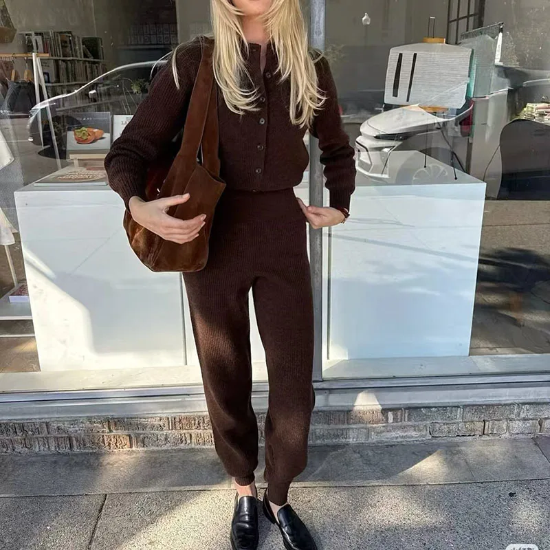 New brown wool knitted jumpsuit for autumn/Winter 2025, round-neck single-breasted high-waisted slimming jumpsuit