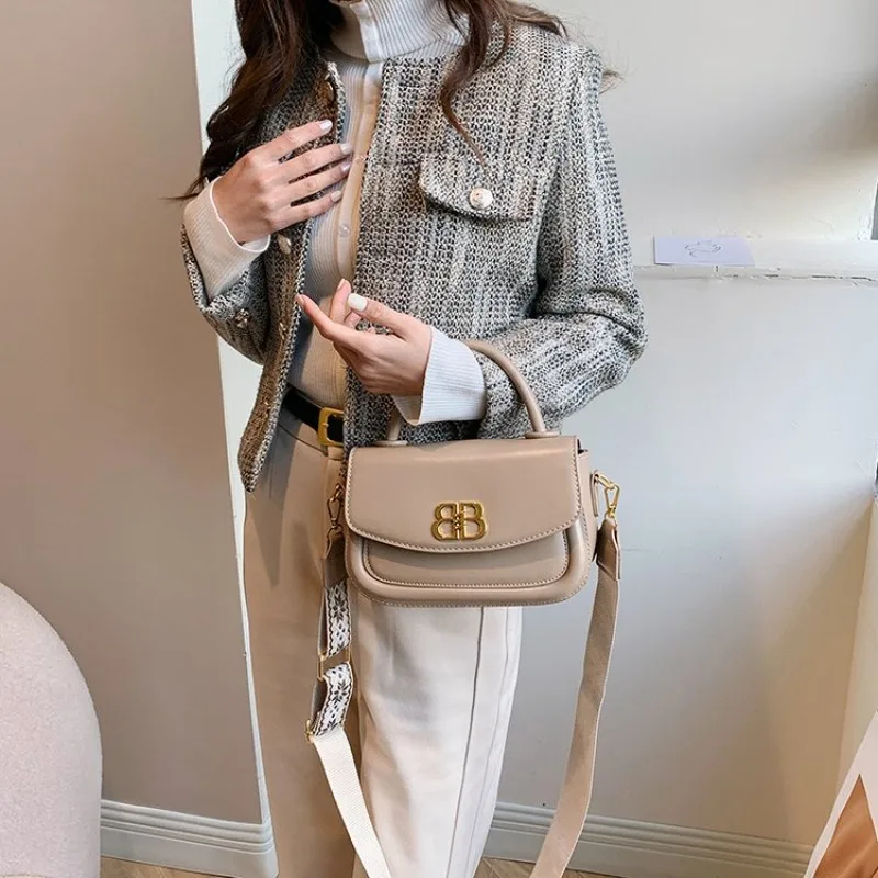 

Minimalist Crossbody Bag For Adults Clear PVC Window Exterior Pockets Quick Access For Keys Wallets Adult Essentials