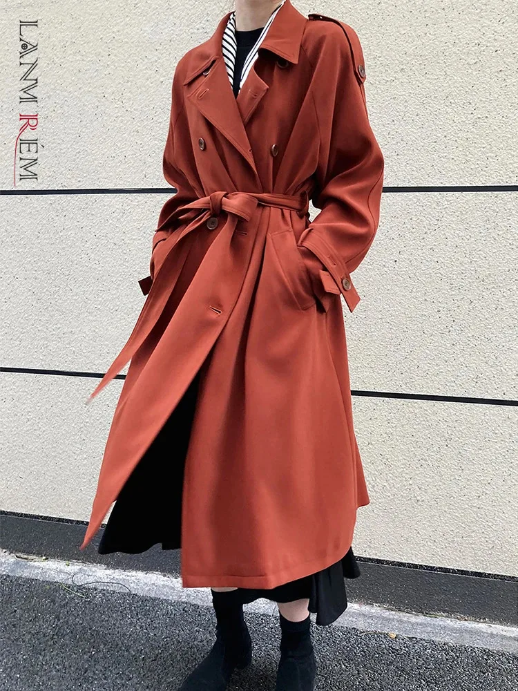 

[LANMREM] Belt Gathered Waist Trench For Women Lapel Double Breasted Office Lady Long Windbreaker Tide 2024 Autumn New 26D9952